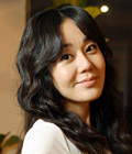 김윤진